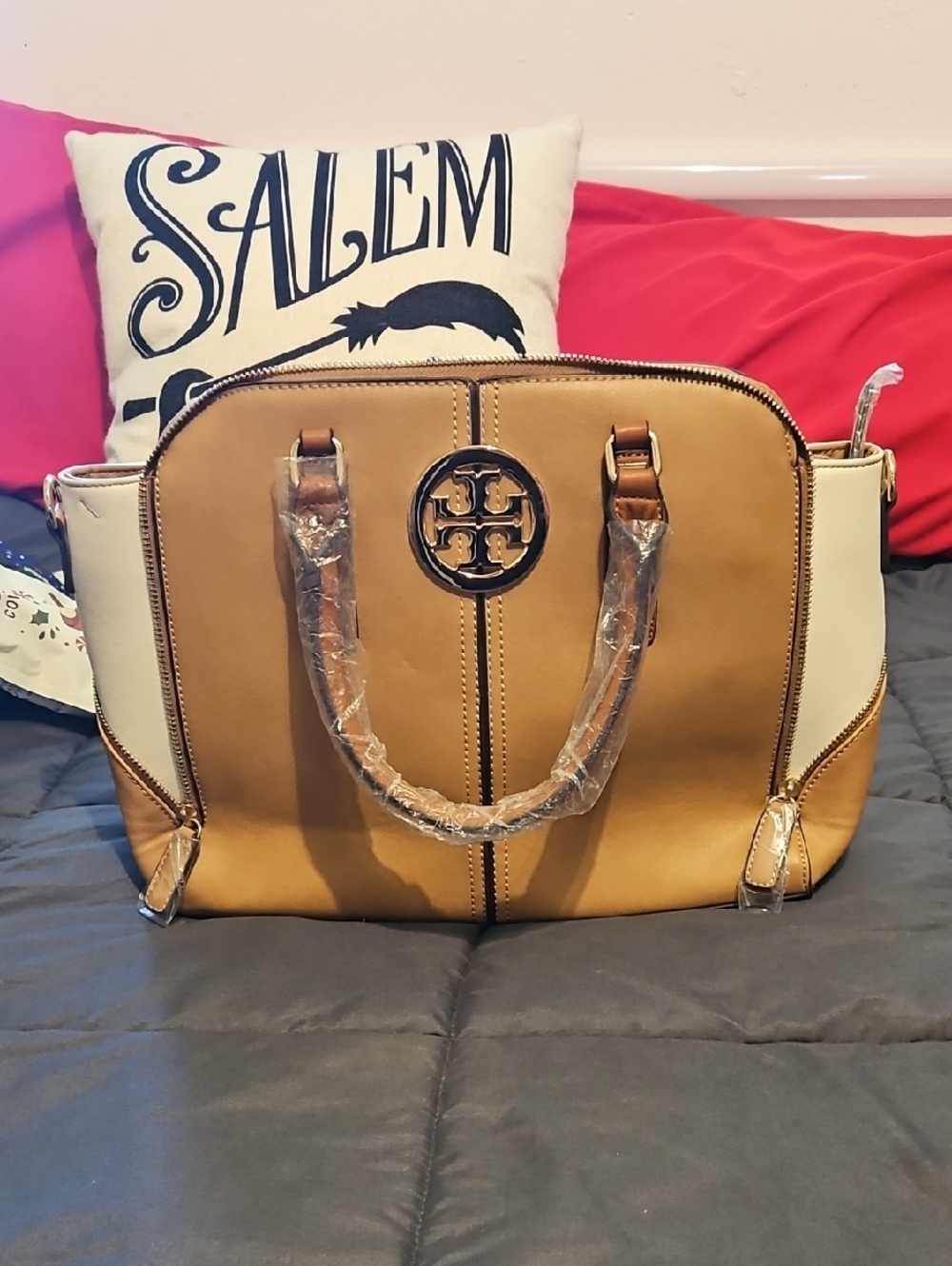 Tory Burch Logo Tan And White Hand Bag